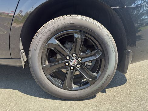 Used 2024 Buick Enclave Essence image 12