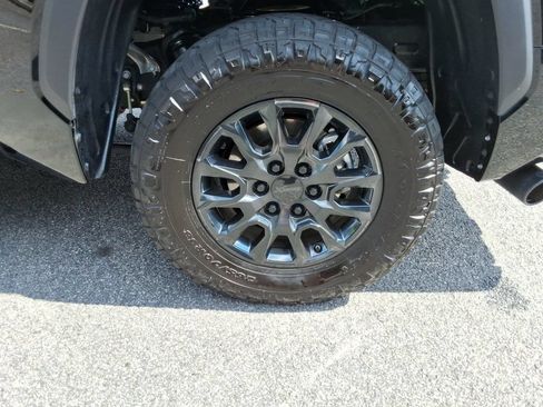 Used 2025 Toyota Tundra SR5 w/ SR5 Convenience Package AWD/4WD image 13