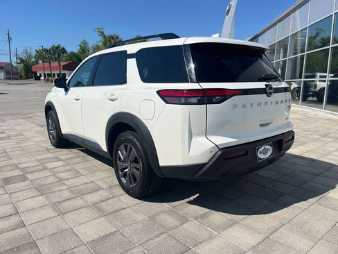 Used 2024 Nissan Pathfinder SV image 4