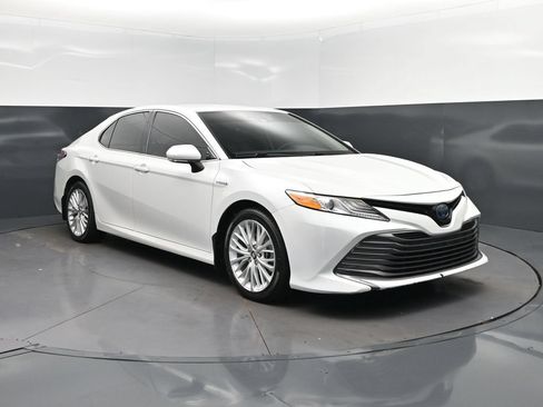 Used 2020 Toyota Camry XLE FWD image 9