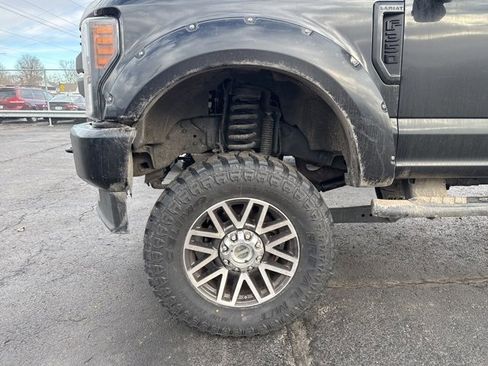 Used 2017 Ford F250 Lariat w/ Lariat Value Package image 4