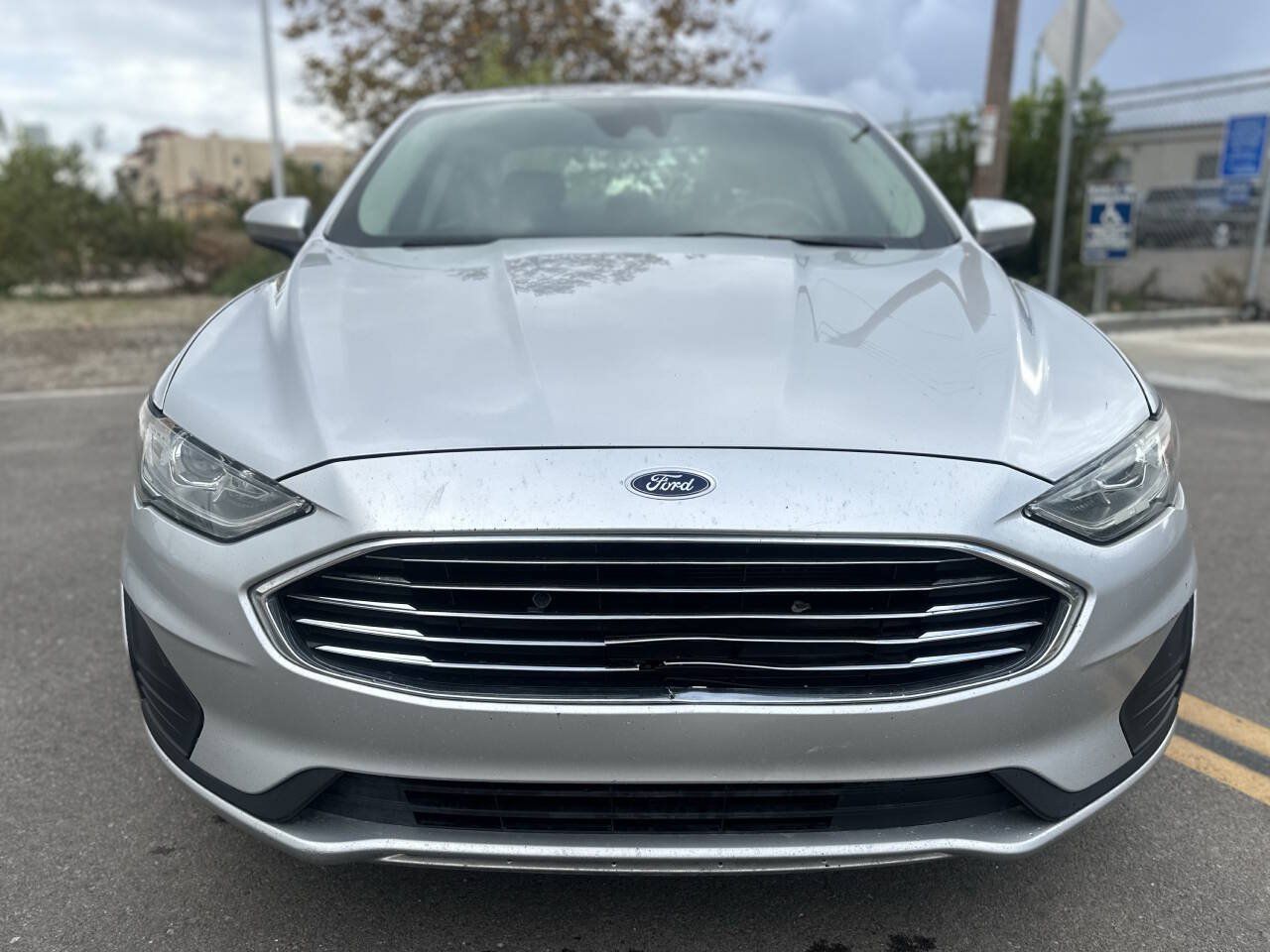 Used 2019 Ford Fusion SE FWD image 2