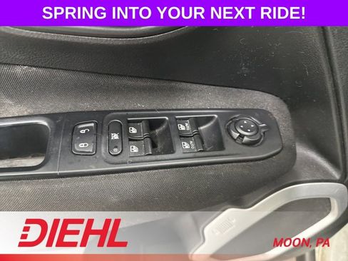 Used 2018 Jeep Renegade Latitude w/ Cold Weather Group AWD/4WD image 19