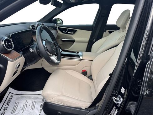 Used 2024 Mercedes-Benz GLC 300 4MATIC image 9