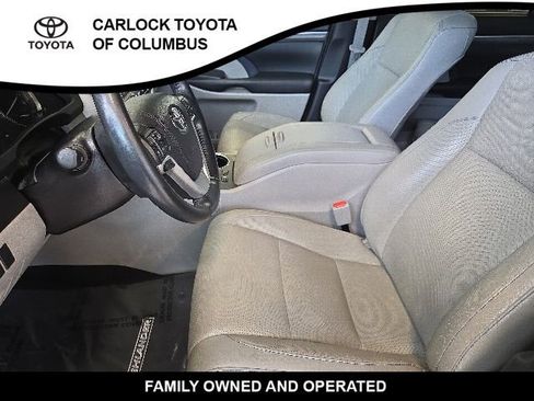 Used 2019 Toyota Highlander Limited Platinum w/ Carpet Mat Package (TMS) AWD/4WD image 12
