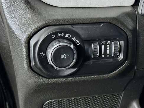 Used 2022 Jeep Wrangler Unlimited Sahara image 10