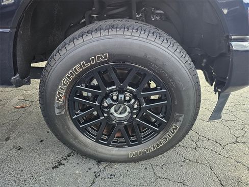 Used 2022 Ford F250 Lariat w/ Black Appearance Package image 9