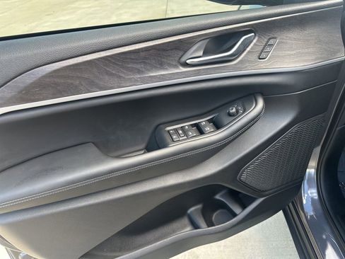 Used 2025 Jeep Grand Cherokee L Limited image 15