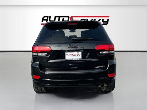 Used 2022 Jeep Grand Cherokee Laredo X image 6