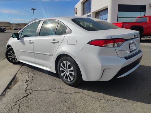 Used 2022 Toyota Corolla LE image 3