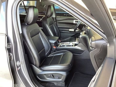 Used 2022 Ford Explorer XLT w/ Equipment Group 202A image 33