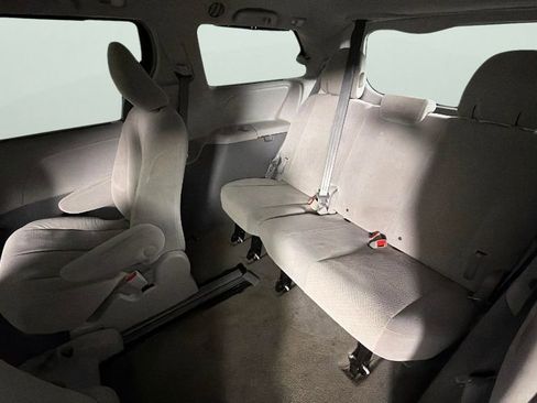 Used 2013 Toyota Sienna LE FWD image 29