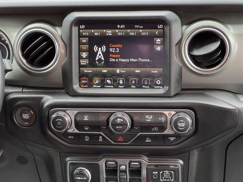 Used 2022 Jeep Wrangler Unlimited Sahara AWD/4WD image 15
