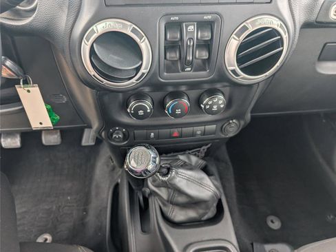 Used 2015 Jeep Wrangler Unlimited Sahara w/ Connectivity Group image 16