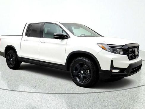 Used 2025 Honda Ridgeline Black Edition image 3