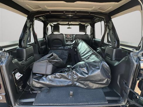 Used 2021 Jeep Wrangler Unlimited Sahara AWD/4WD image 7