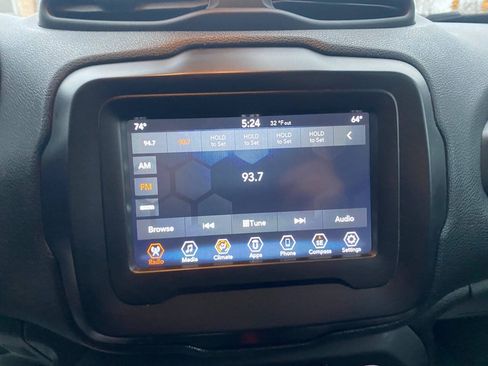 Used 2019 Jeep Renegade Latitude FWD image 21