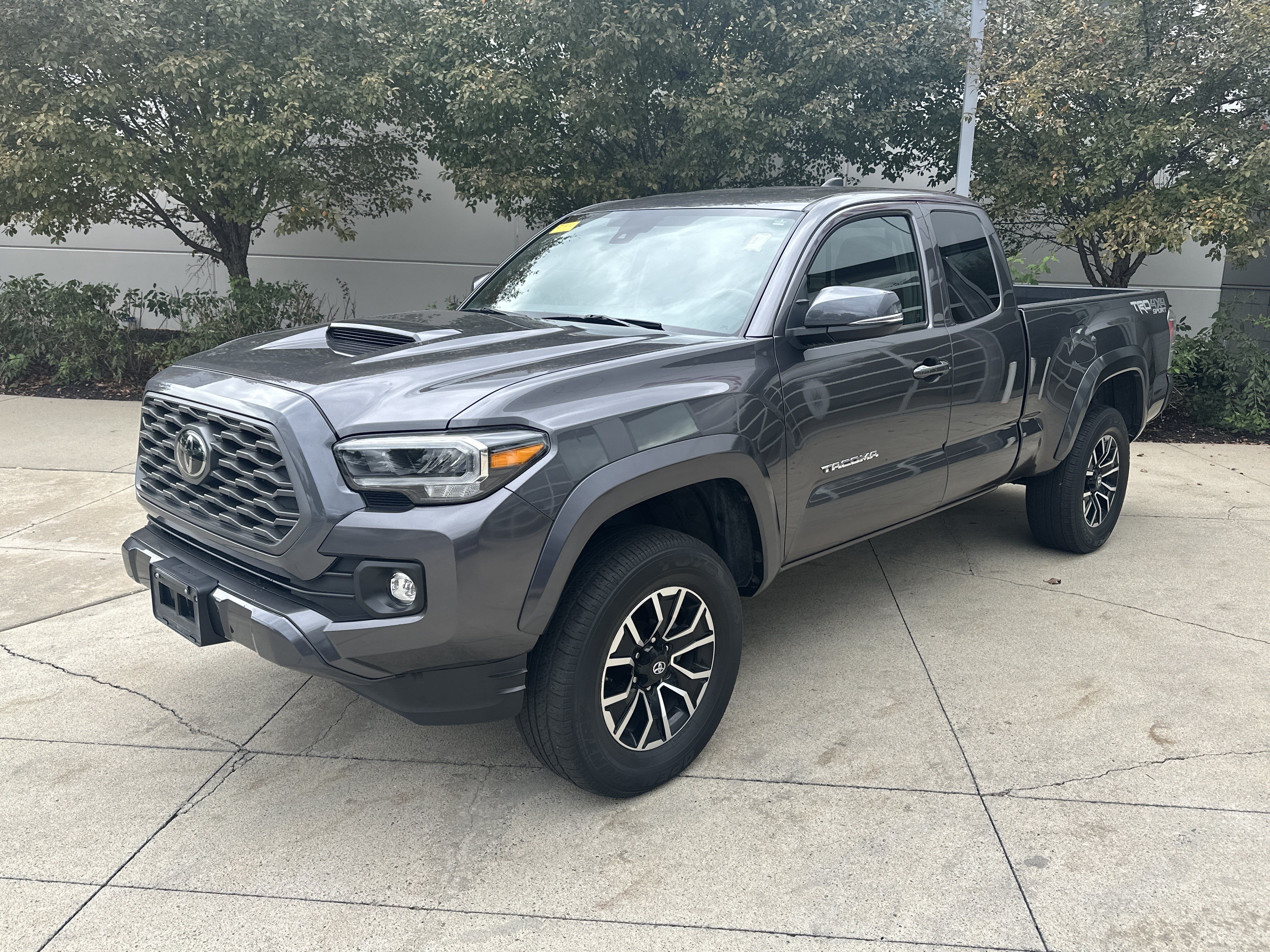 Used 2020 Toyota Tacoma TRD Sport AWD/4WD image 3