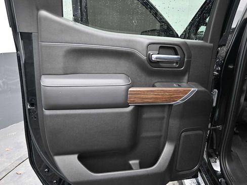 Used 2021 Chevrolet Silverado 1500 High Country w/ Technology Package AWD/4WD image 17