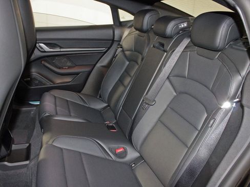 Used 2025 Porsche Taycan image 36