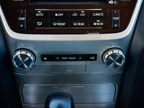 Used 2017 Toyota Land Cruiser image 40