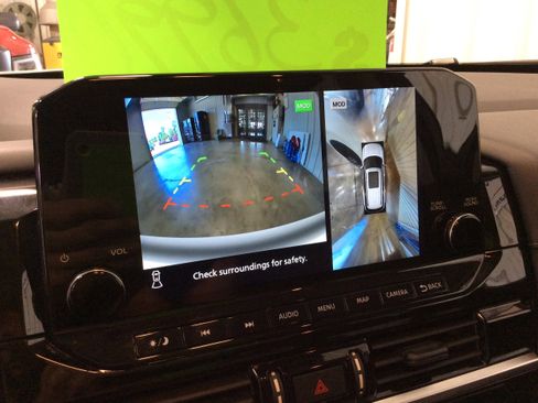 Used 2024 Nissan Pathfinder SL w/ Black Appearance Package image 28