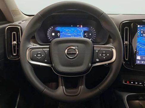 Used 2025 Volvo XC40 B5 Core AWD/4WD image 46