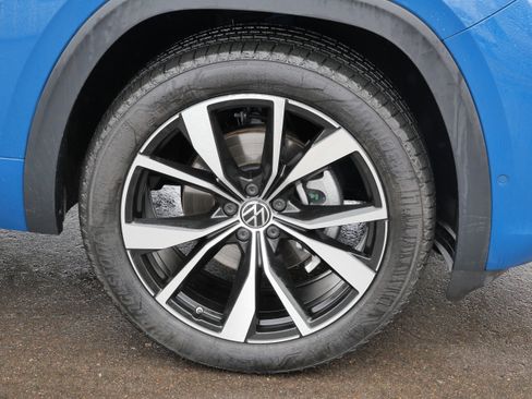 Certified 2025 Volkswagen Atlas SEL Premium R-Line image 15