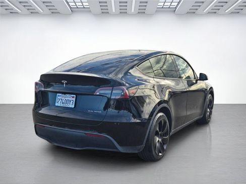Used 2024 Tesla Model Y Long Range AWD/4WD image 4