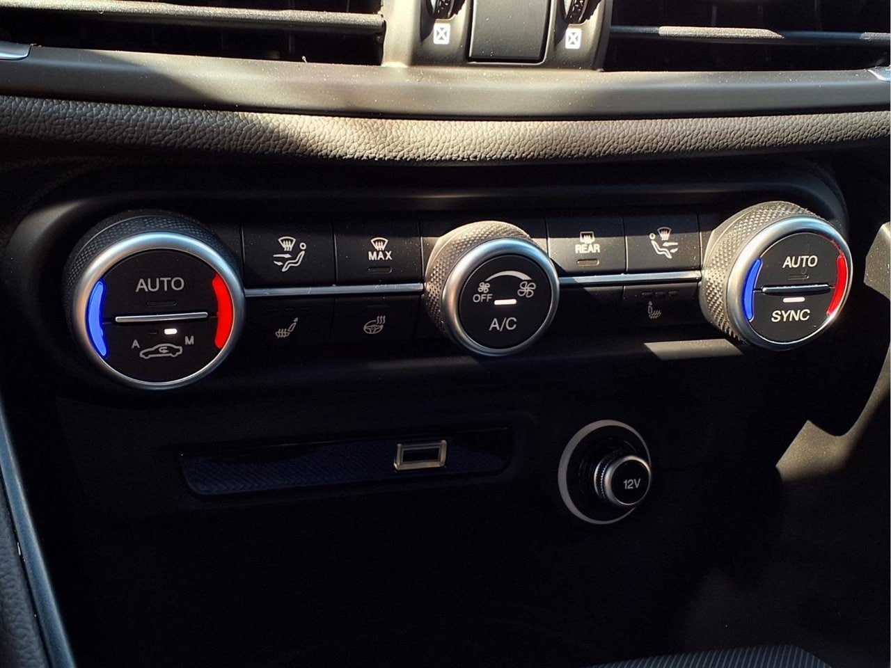 Used 2025 Alfa Romeo Giulia AWD w/ Driving Assist Package image 15