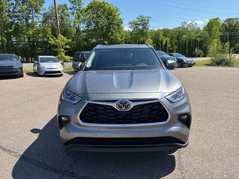 Used 2026 Toyota Highlander Limited AWD/4WD image 9