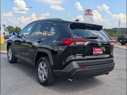 Used 2025 Toyota RAV4 XLE AWD/4WD image 4
