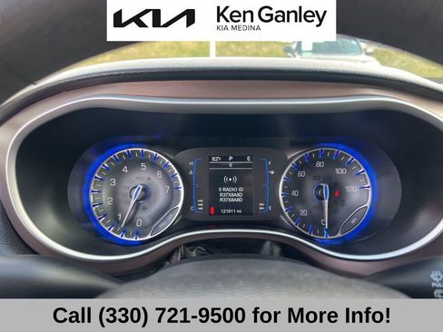 Used 2017 Chrysler Pacifica Touring image 30