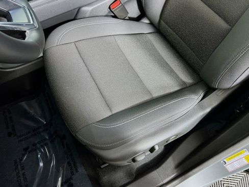 Used 2025 Chevrolet Traverse LT image 19