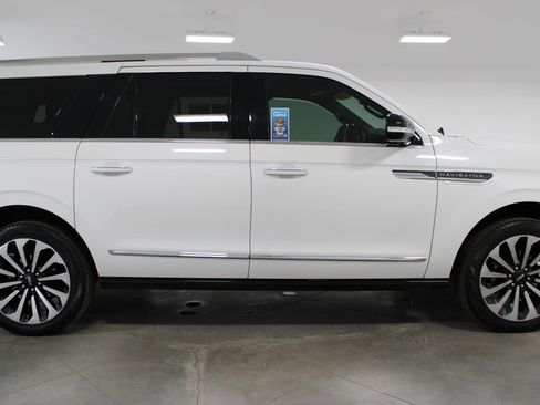 Used 2024 Lincoln Navigator L Reserve AWD/4WD image 14