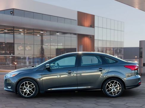 Used 2017 Ford Focus SEL w/ Interior Protection Package FWD image 5