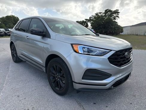 Used 2023 Ford Edge SE w/ Black Appearance Package image 3