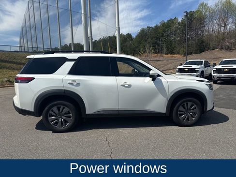 Used 2024 Nissan Pathfinder SV image 9