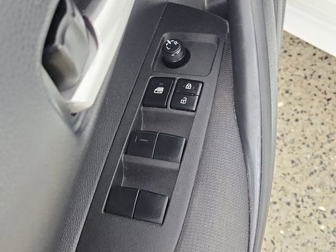 Used 2021 Toyota Corolla LE FWD image 22
