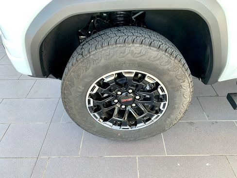 Used 2026 GMC Canyon AT4 w/ Technology Plus Package AWD/4WD image 11