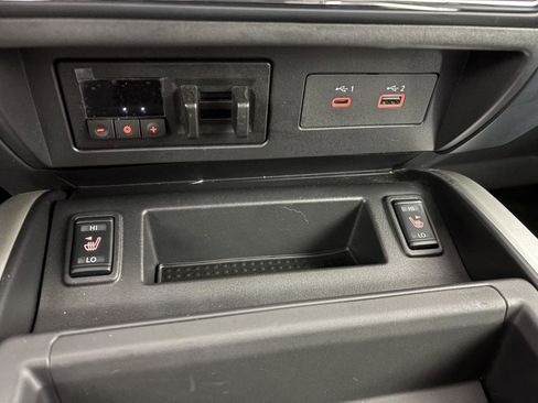 Used 2024 Nissan Titan SV w/ SV Convenience Package image 52