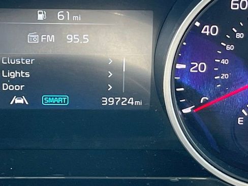 Used 2024 Kia Carnival LX FWD image 30