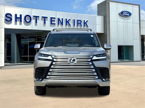 Used 2022 Lexus LX 600 4WD w/ Accessory Package (Z1) image 2
