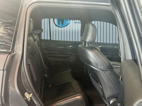 Used 2024 Jeep Grand Cherokee Altitude AWD/4WD image 7