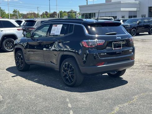 Used 2024 Jeep Compass Latitude AWD/4WD image 6