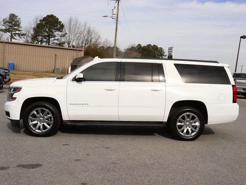 Used 2016 Chevrolet Suburban LT image 4
