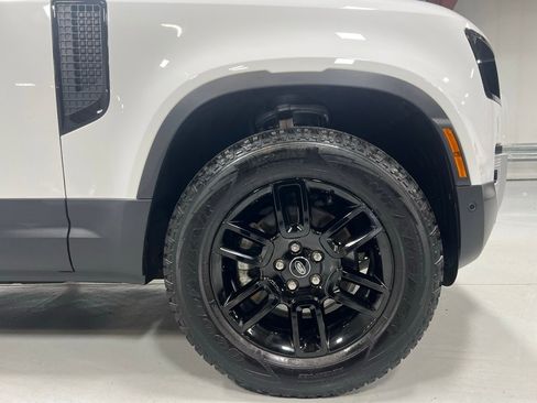 Used 2025 Land Rover Defender 110 S image 16