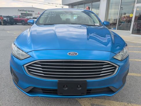 Used 2019 Ford Fusion SE image 2