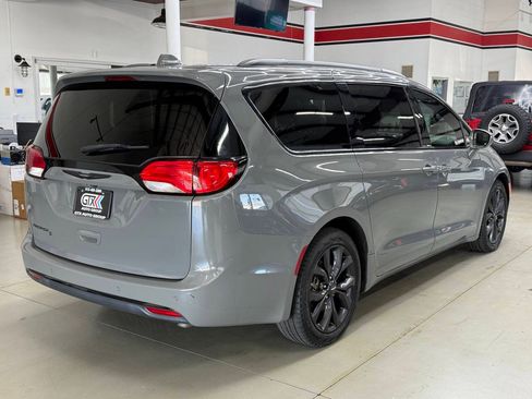 Used 2020 Chrysler Pacifica Touring-L Plus w/ S Appearance Package FWD image 2