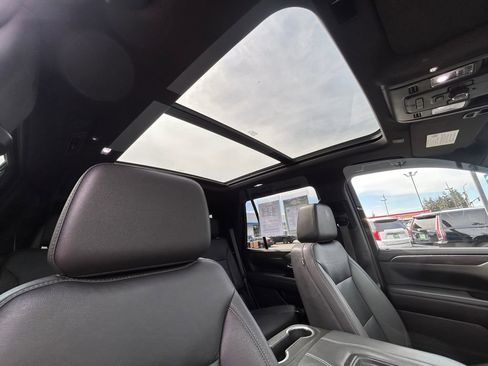 Used 2023 Chevrolet Tahoe Z71 w/ Luxury Package AWD/4WD image 27